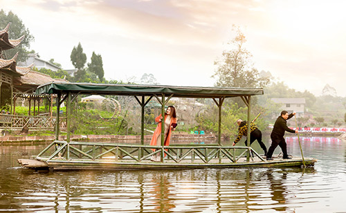 左手APP视频下载水上竹筏